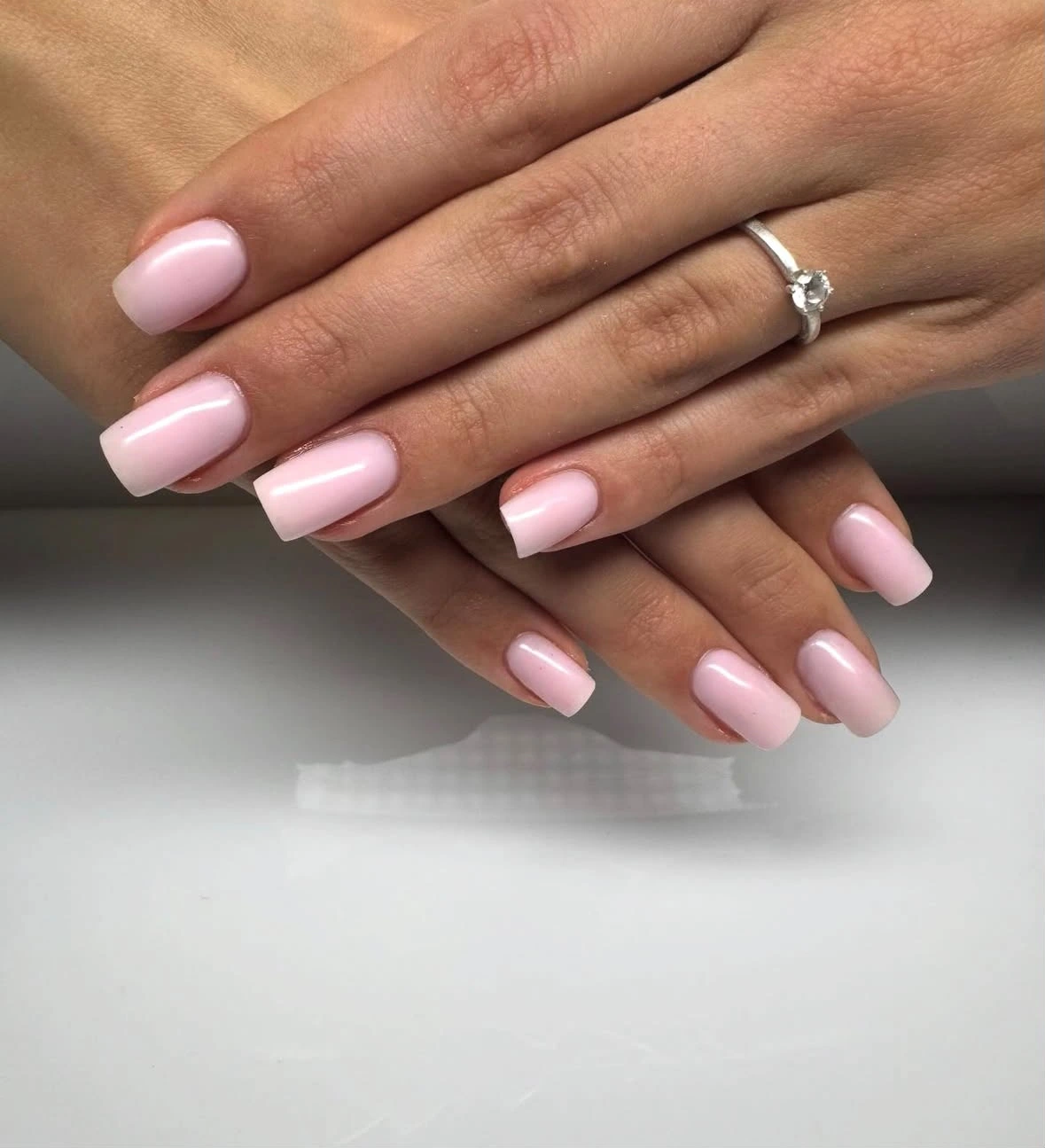 Gel-Nägel in Nahaufnahme von Ina Wagner Cosmetics